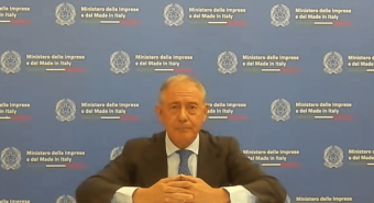 Farmaceutica, Urso: "Modello di politica industriale per vincere sfida innovazione" Farmaceutica, Urso: "Modello di politica industriale per vincere sfida innovazione"