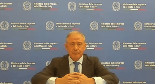 Farmaceutica, Urso: "Modello di politica industriale per vincere sfida innovazione" Farmaceutica, Urso: "Modello di politica industriale per vincere sfida innovazione"