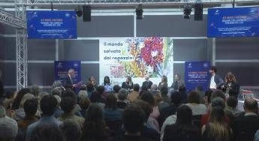 Ferrovie dello Stato presenta 'Viaggiare con leggerezza', antologia di autori