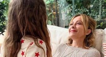 Festa della mamma, da Meloni a Conte gli auguri della politica