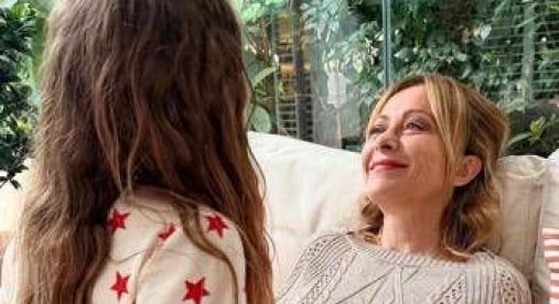 Festa della mamma, da Meloni a Conte gli auguri della politica