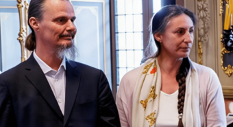 Fuori dal coro, oggi 24 maggio: intervista esclusiva a Nathan, padre della 'famiglia nel bosco'﻿