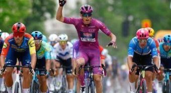 Giro d'Italia, Magnier vince terza tappa a Sofia. Silva resta in maglia rosa