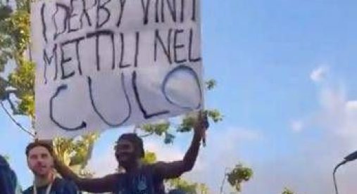 "I derby mettili nel c...": Procura Figc apre fascicolo su striscione anti-Milan di Thuram nella festa scudetto dell'Inter "I derby mettili nel c...": Procura Figc apre fascicolo su striscione anti-Milan di Thuram nella festa scudetto dell'Inter