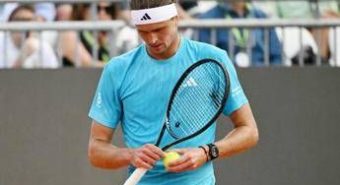 Internazionali, Zverev perde e se la prende con campo: “Peggiore della mia vita”