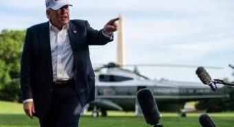 Iran, Trump: "Domani era previsto attacco, sospeso su richiesta dei leader del Golfo"