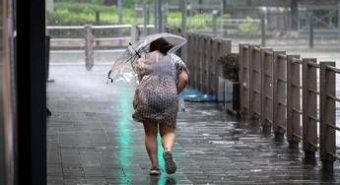 Italia tra sole e acquazzoni, più caldo ma arriva la pioggia: le previsioni meteo