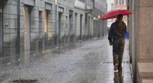 Maltempo diffuso e giù le temperature, poi torna il sole: le previsioni meteo