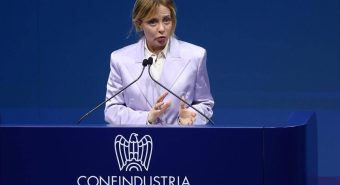 Meloni cita Virgilio all'assemblea di Confindustria: "Così si sale alle stelle"