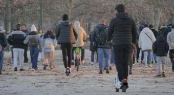 Monopattini elettrici, conto alla rovescia per l'obbligo di targa: la scadenza e le multe, cosa fare