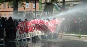 Primo maggio a Torino, gruppo si stacca da corteo verso Askatasuna: tensioni con agenti