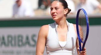 Roland Garros, Kostyuk in lacrime: "Caduto un missile vicino a casa dei miei genitori, questa vittoria è per l'Ucraina" Roland Garros, Kostyuk in lacrime: "Caduto un missile vicino a casa dei miei genitori, questa vittoria è per l'Ucraina"