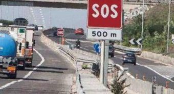 Roma, scontro auto-moto sul Gra: due feriti