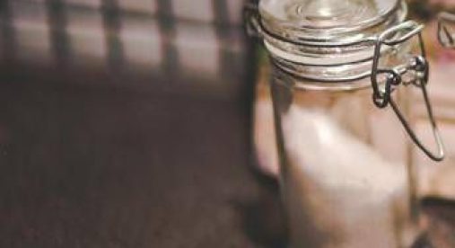Sale, l'allarme dell'Iss: gli italiani ne consumano troppo. Cinque consigli per ridurlo