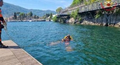 Si tuffa nel lago di Como e non riemerge, morto 15enne