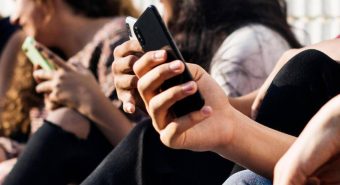 Smartphone spento e niente social, oggi è il Disconnect Day