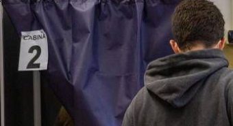 Sondaggio politico: Fratelli d'Italia in calo, Pd sale, cresce l'astensione