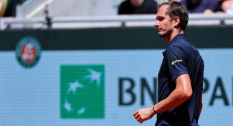 Sorpresa al Roland Garros, Medvedev subito eliminato: niente big match con Sinner in semifinale