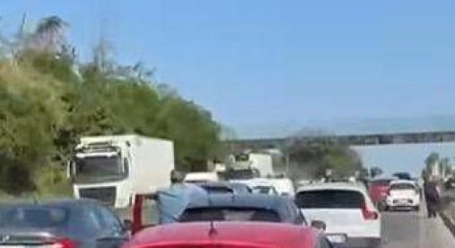 Tamponamento tra 4 auto, traffico in tilt sulla Pontina e mattinata di code