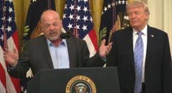 Trump, show alla Casa Bianca con la star di 'Affari di famiglia'